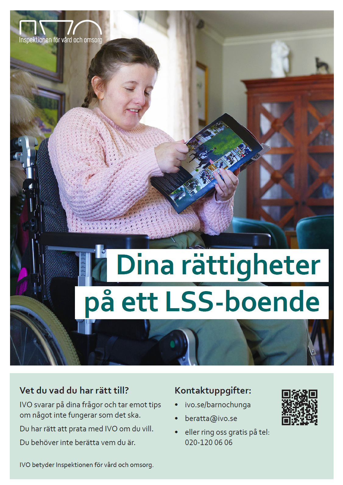 Affisch LSS Tjej bläddrar i tidning